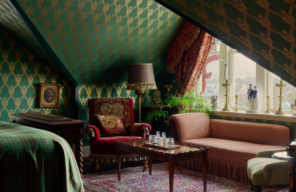 The German Emperor suite sitting area