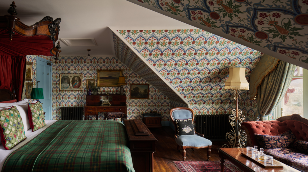 King Edward II suite full bedroom and sitting area view