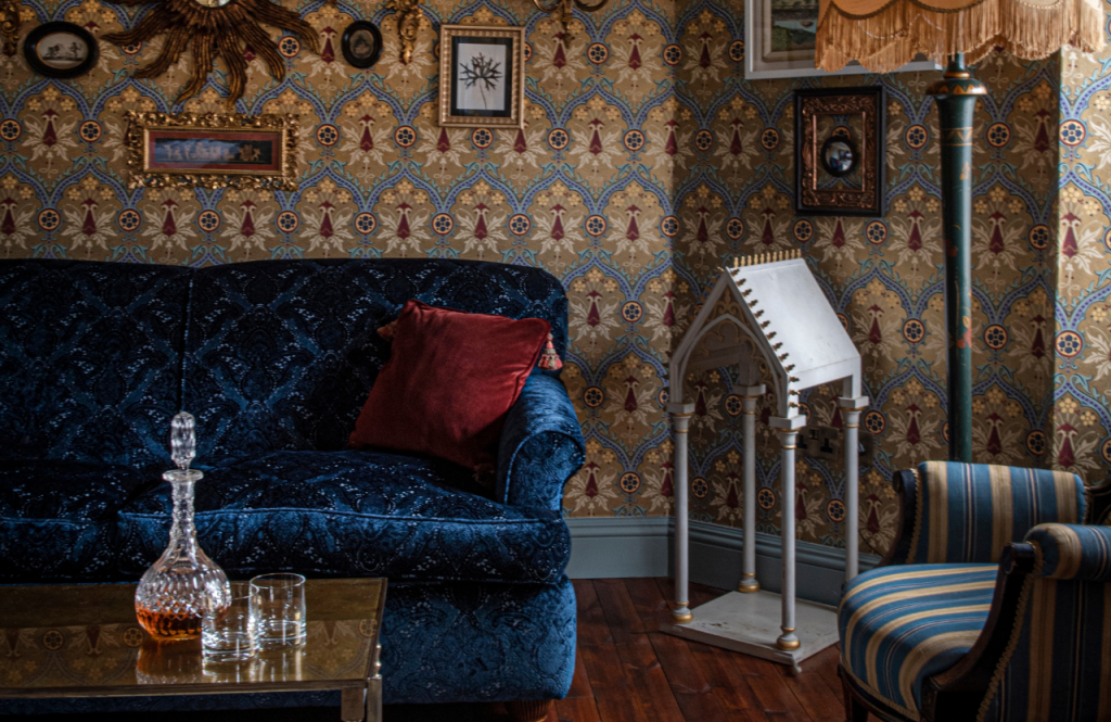 The blue velvet sofa in the Tsarina suite